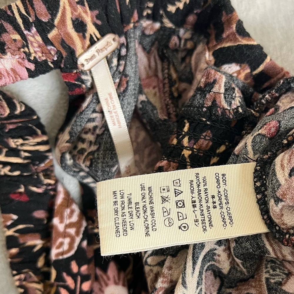 Free People Pretty and Free Bohemian Floral Short Jumpsuit Jumper Off Shoulder M - Picture 8 of 16